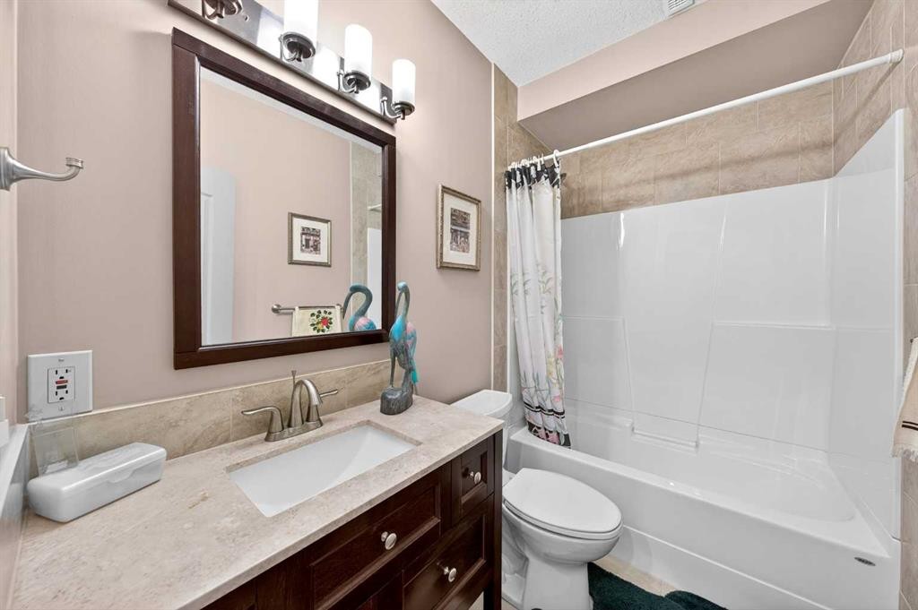 27 Panatella Row Nw, Calgary, AB - Indoor Photo Showing Bathroom