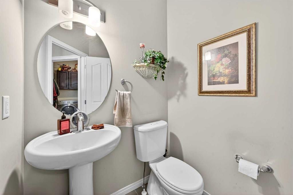 27 Panatella Row Nw, Calgary, AB - Indoor Photo Showing Bathroom