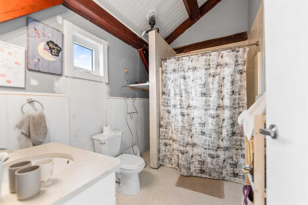 39 Chinook Crescent, Beiseker, AB - Indoor Photo Showing Bathroom