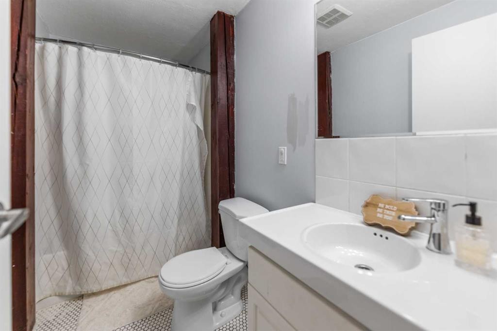 39 Chinook Crescent, Beiseker, AB - Indoor Photo Showing Bathroom