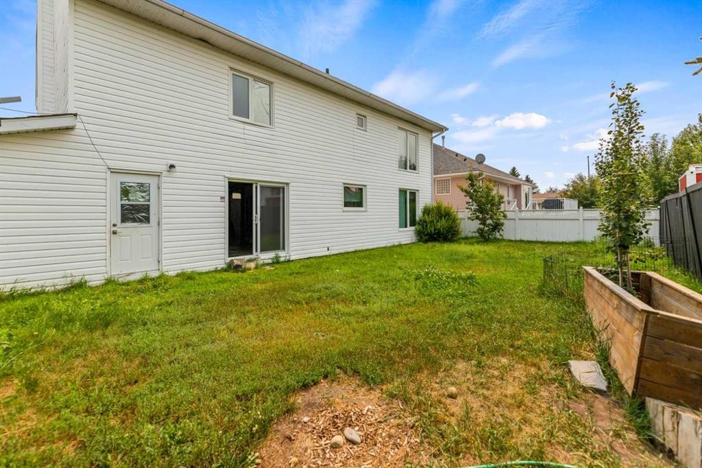39 Chinook Crescent, Beiseker, AB - Outdoor With Exterior