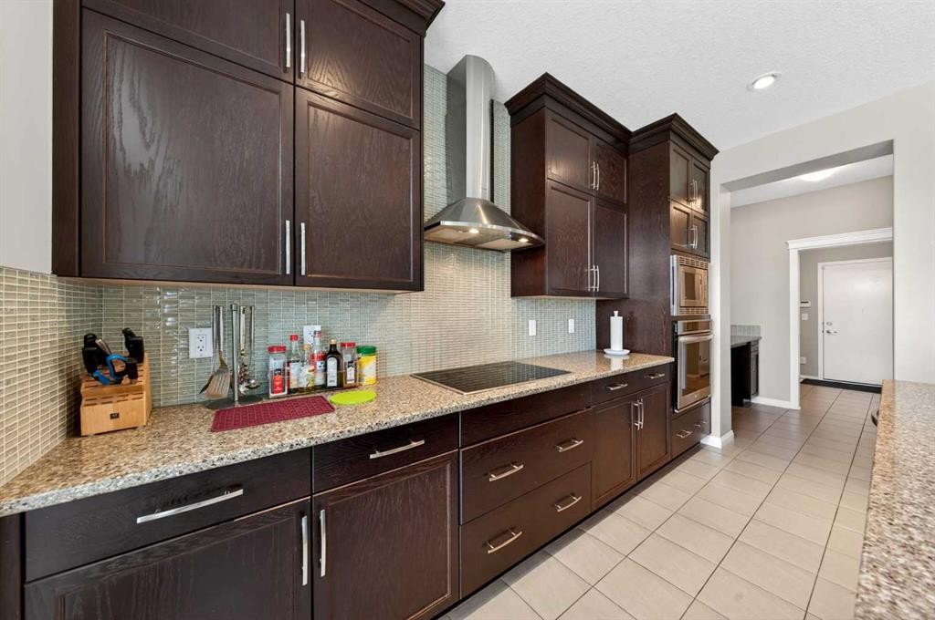 86 Nolanshire Crescent Nw, Calgary, AB - Indoor Photo Showing Kitchen