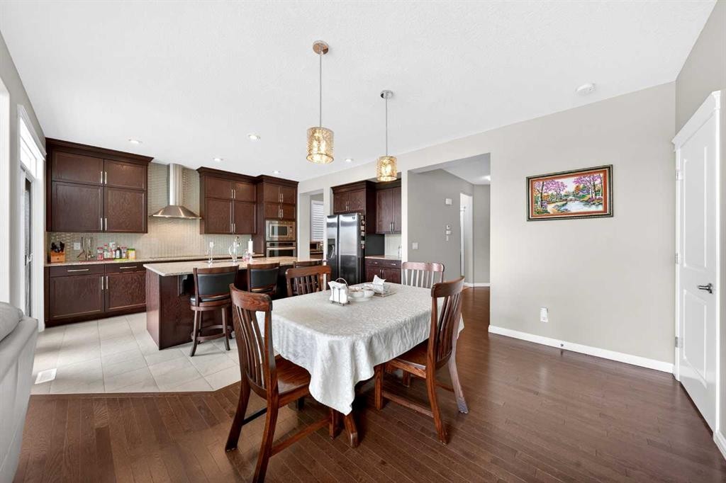 86 Nolanshire Crescent Nw, Calgary, AB - Indoor Photo Showing Dining Room