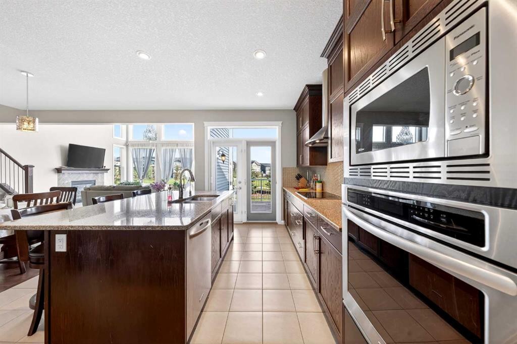 86 Nolanshire Crescent Nw, Calgary, AB - Indoor Photo Showing Kitchen With Double Sink With Upgraded Kitchen