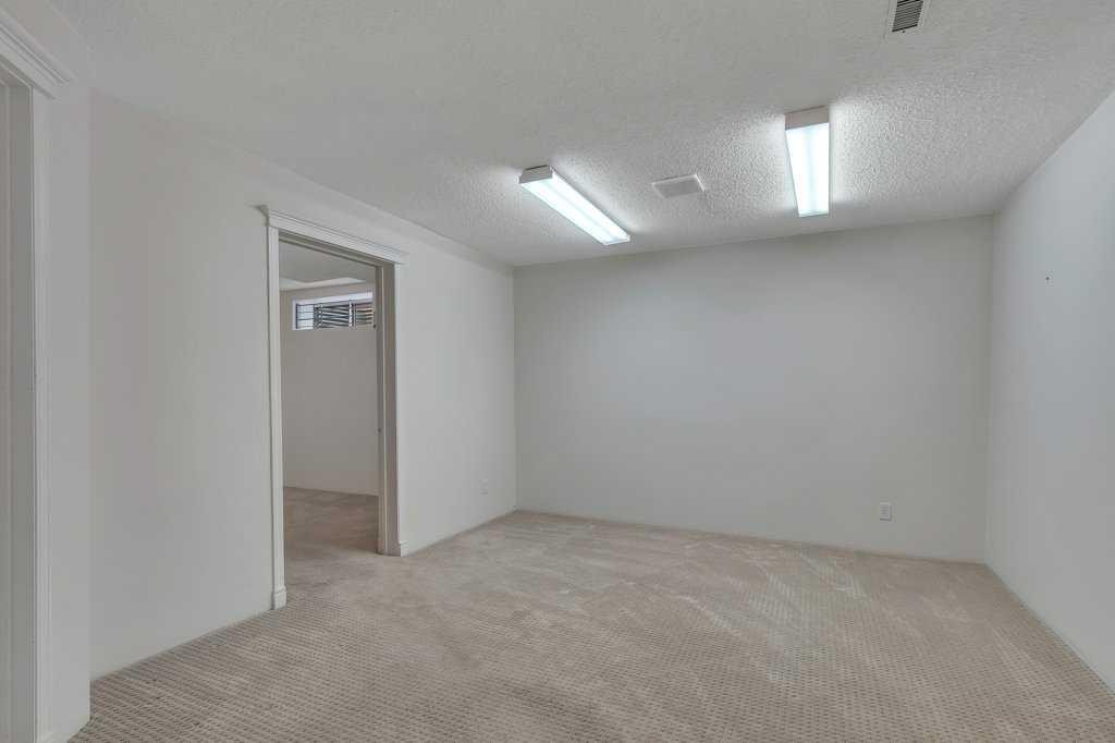 96 Valley Brook Circle Nw, Calgary, AB