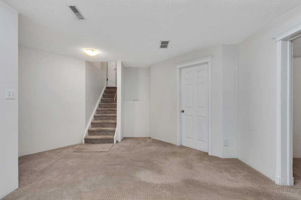 96 Valley Brook Circle Nw, Calgary, AB