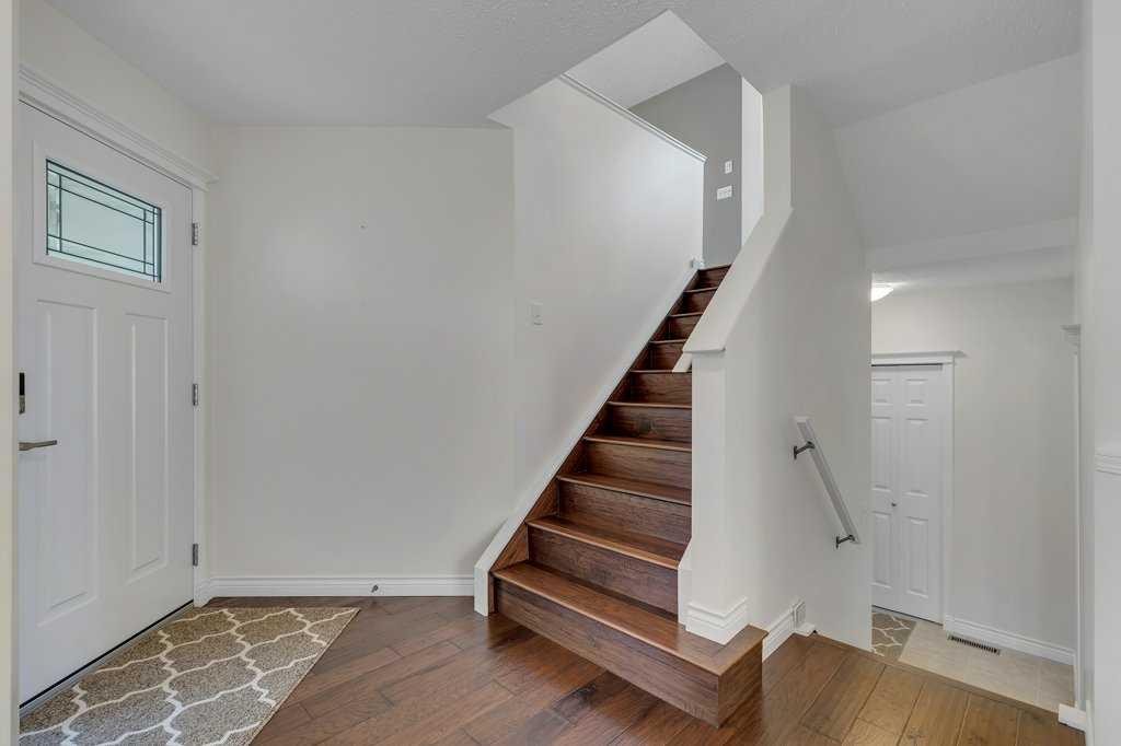 96 Valley Brook Circle Nw, Calgary, AB