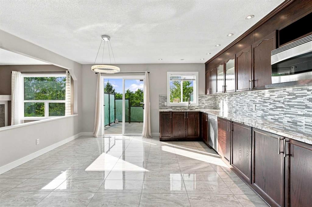 541 Citadel Meadow Bay Nw, Calgary, AB - Indoor