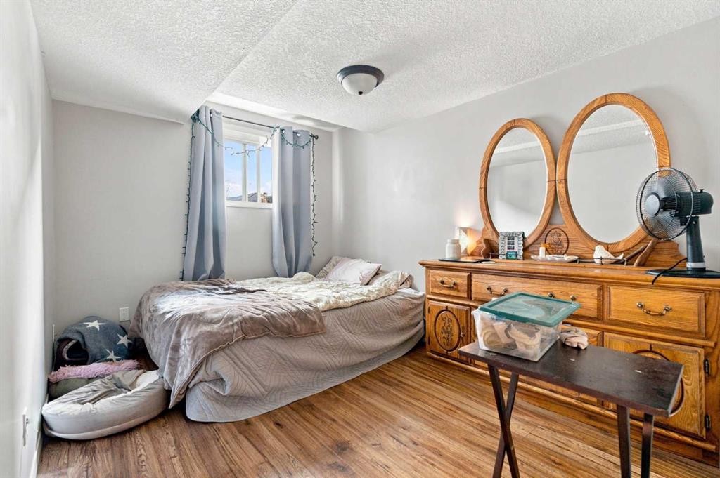 541 Citadel Meadow Bay Nw, Calgary, AB - Indoor Photo Showing Bedroom