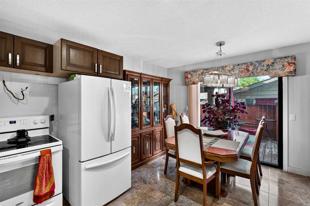 4726 44 Avenue Ne, Calgary, AB - Indoor Photo Showing Other Room