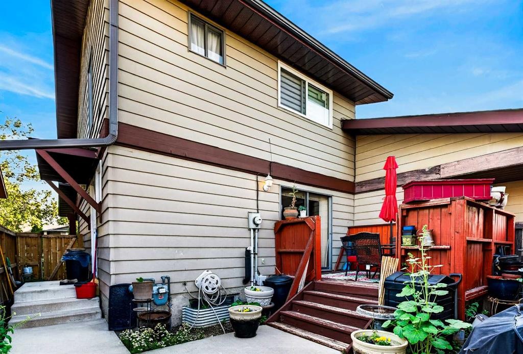 4726 44 Avenue Ne, Calgary, AB - Outdoor With Deck Patio Veranda With Exterior