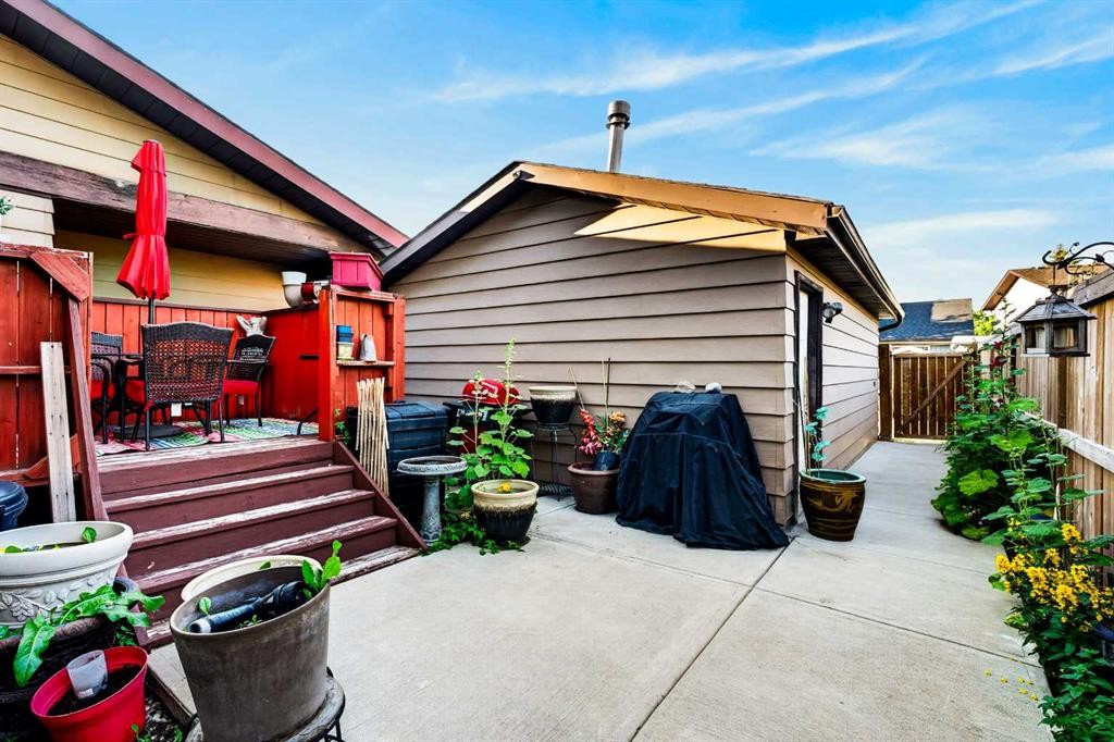 4726 44 Avenue Ne, Calgary, AB - Outdoor With Exterior