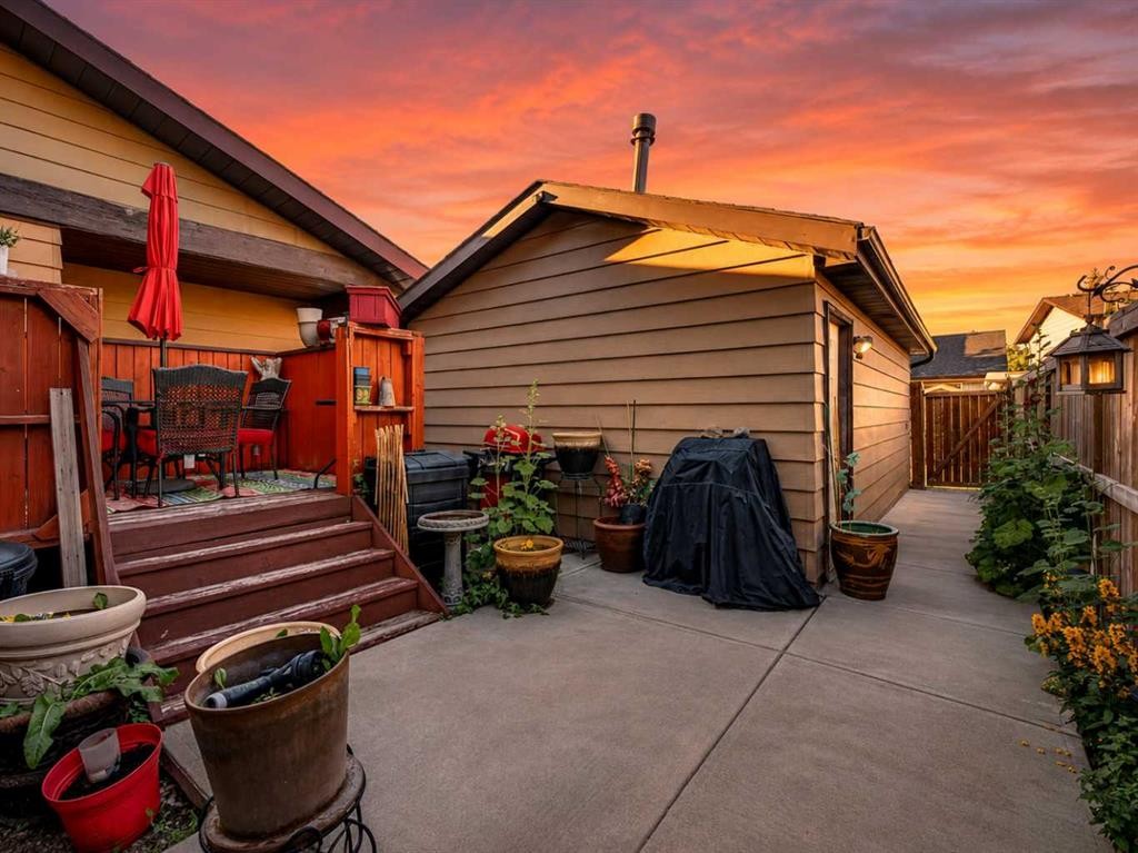 4726 44 Avenue Ne, Calgary, AB - Outdoor With Exterior