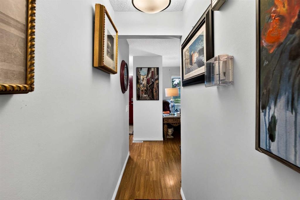 4726 44 Avenue Ne, Calgary, AB - Indoor Photo Showing Other Room