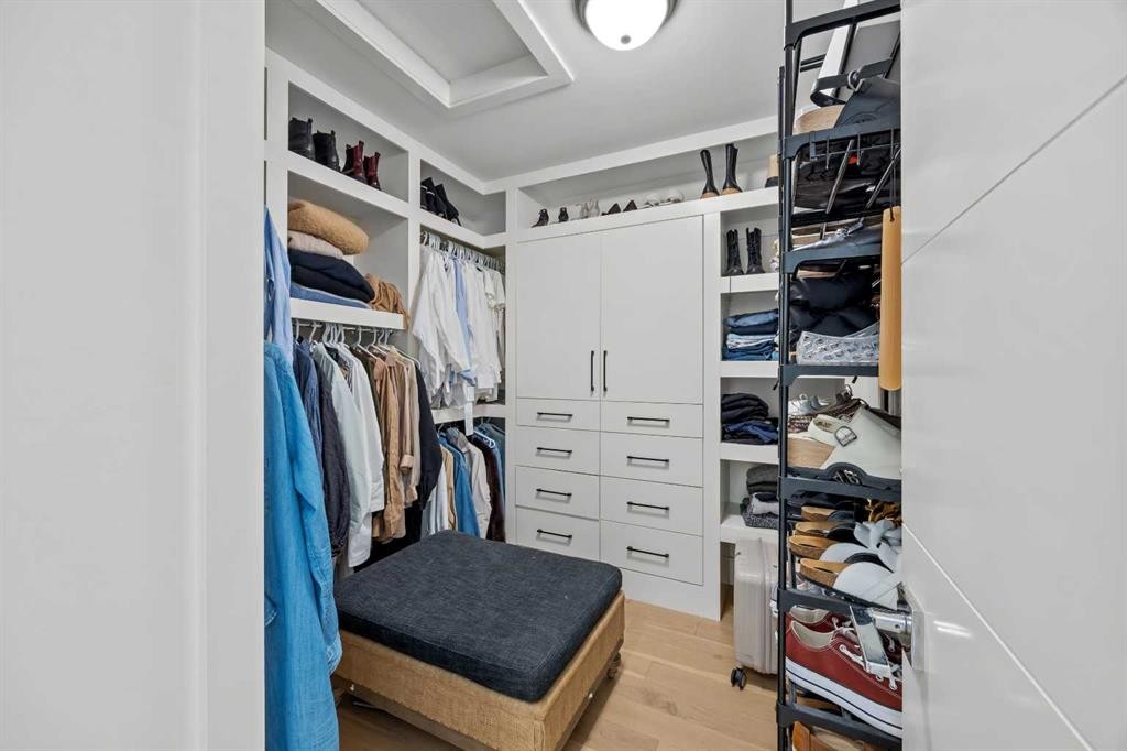 2012 49 Avenue Sw, Calgary, AB - Indoor With Storage