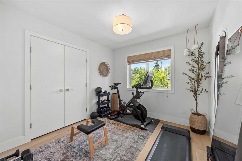 2012 49 Avenue Sw, Calgary, AB - Indoor Photo Showing Gym Room