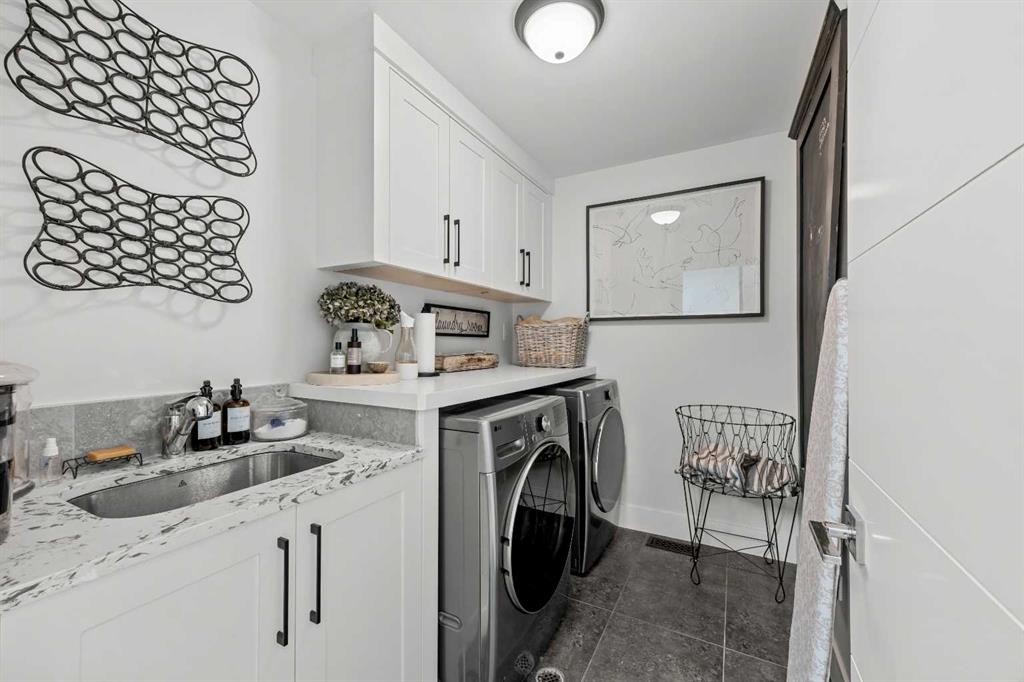 2012 49 Avenue Sw, Calgary, AB - Indoor Photo Showing Laundry Room