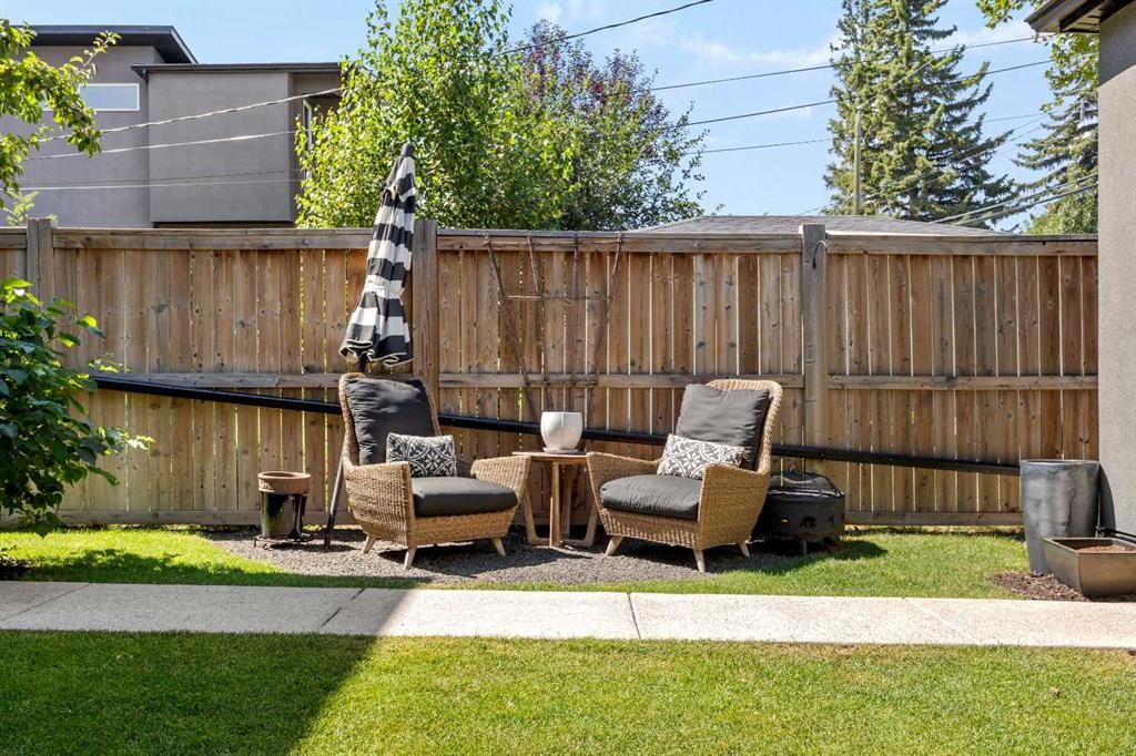 2012 49 Avenue Sw, Calgary, AB - Outdoor