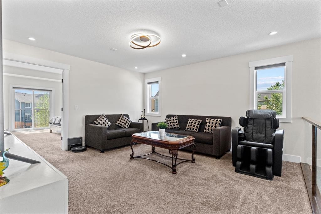 129 Marina Key, Chestermere, AB - Indoor Photo Showing Living Room