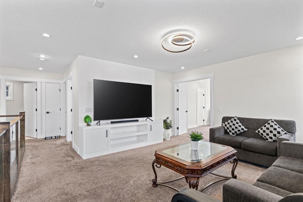 129 Marina Key, Chestermere, AB - Indoor Photo Showing Living Room