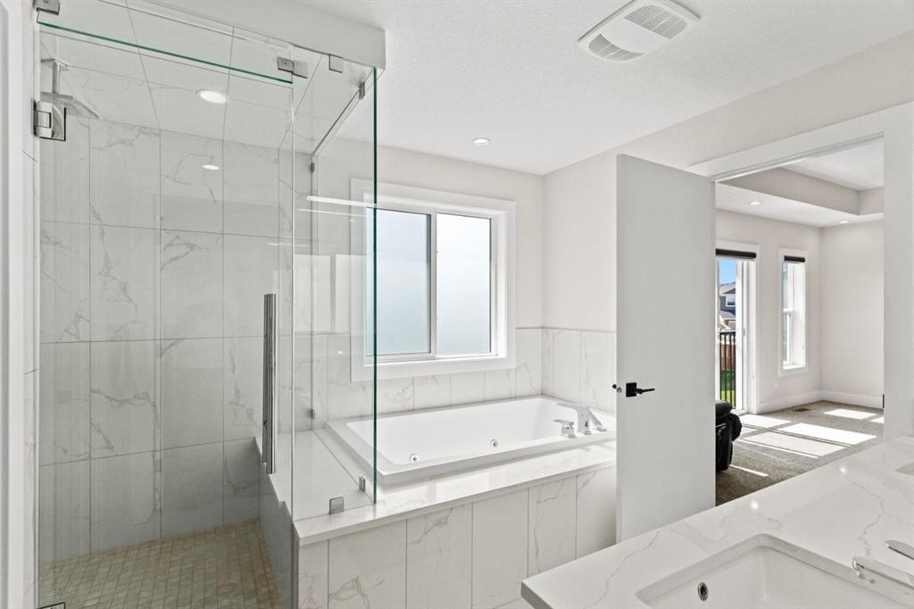 129 Marina Key, Chestermere, AB - Indoor Photo Showing Bathroom
