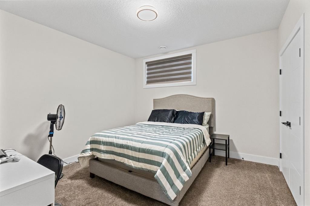 129 Marina Key, Chestermere, AB - Indoor Photo Showing Bedroom