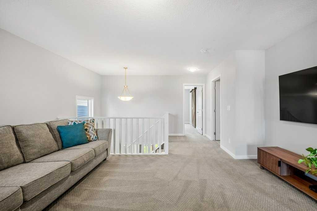 114 Crestbrook Way Sw, Calgary, AB - Indoor Photo Showing Living Room