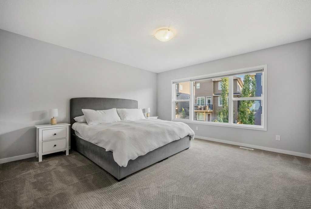 114 Crestbrook Way Sw, Calgary, AB - Indoor Photo Showing Bedroom