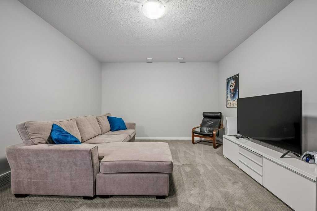 114 Crestbrook Way Sw, Calgary, AB - Indoor Photo Showing Living Room