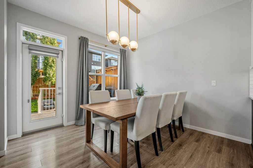 114 Crestbrook Way Sw, Calgary, AB - Indoor Photo Showing Dining Room