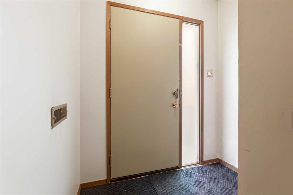 217 23 Avenue Ne, Calgary, AB - Indoor Photo Showing Other Room