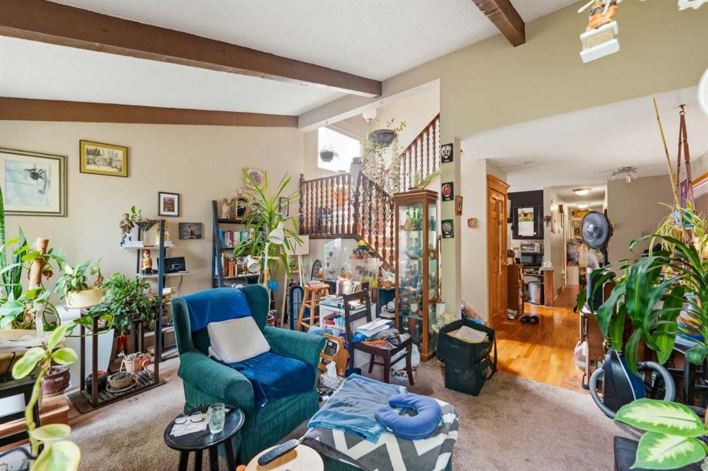 217 23 Avenue Ne, Calgary, AB - Indoor