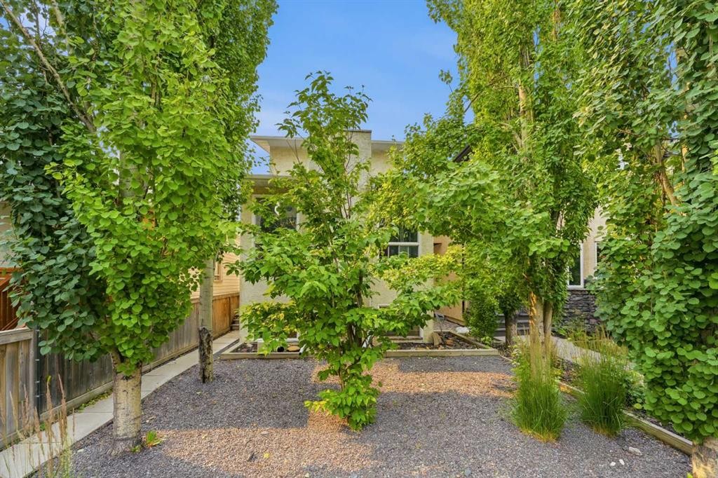 217 23 Avenue Ne, Calgary, AB - Outdoor