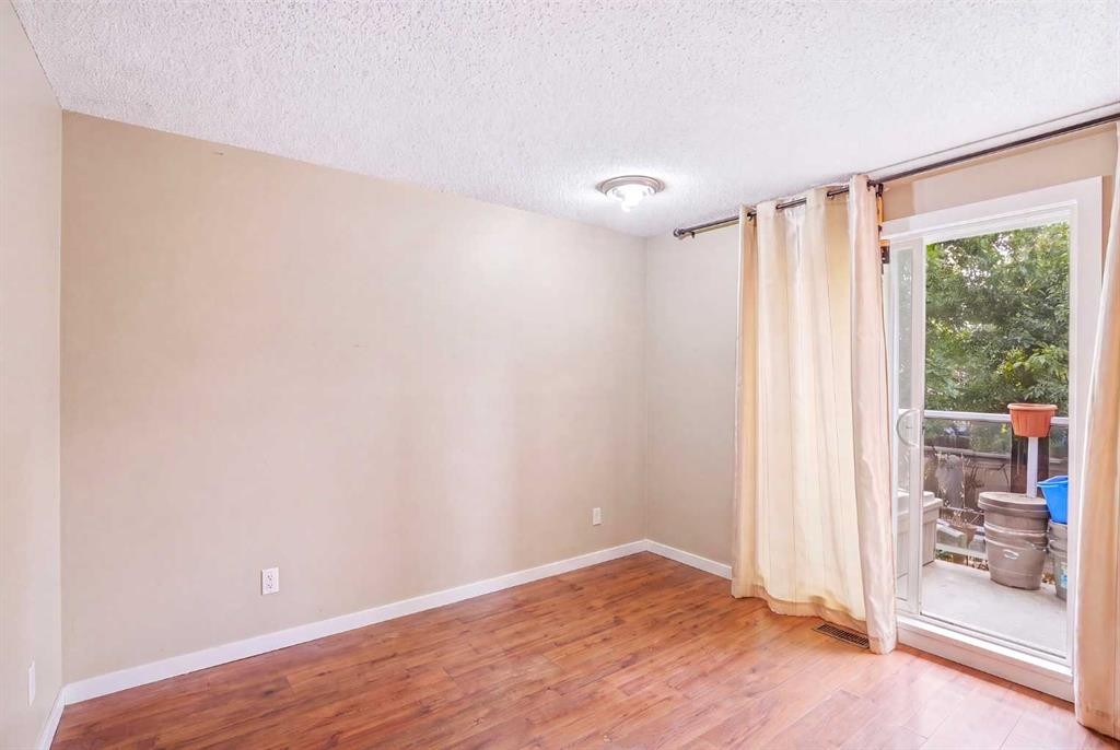 217 23 Avenue Ne, Calgary, AB - Indoor Photo Showing Other Room