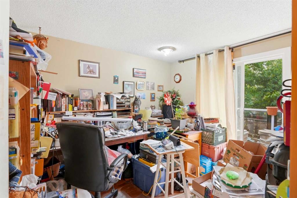 217 23 Avenue Ne, Calgary, AB - Indoor