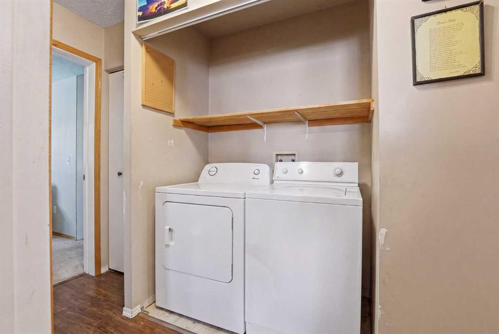 217 23 Avenue Ne, Calgary, AB - Indoor Photo Showing Laundry Room