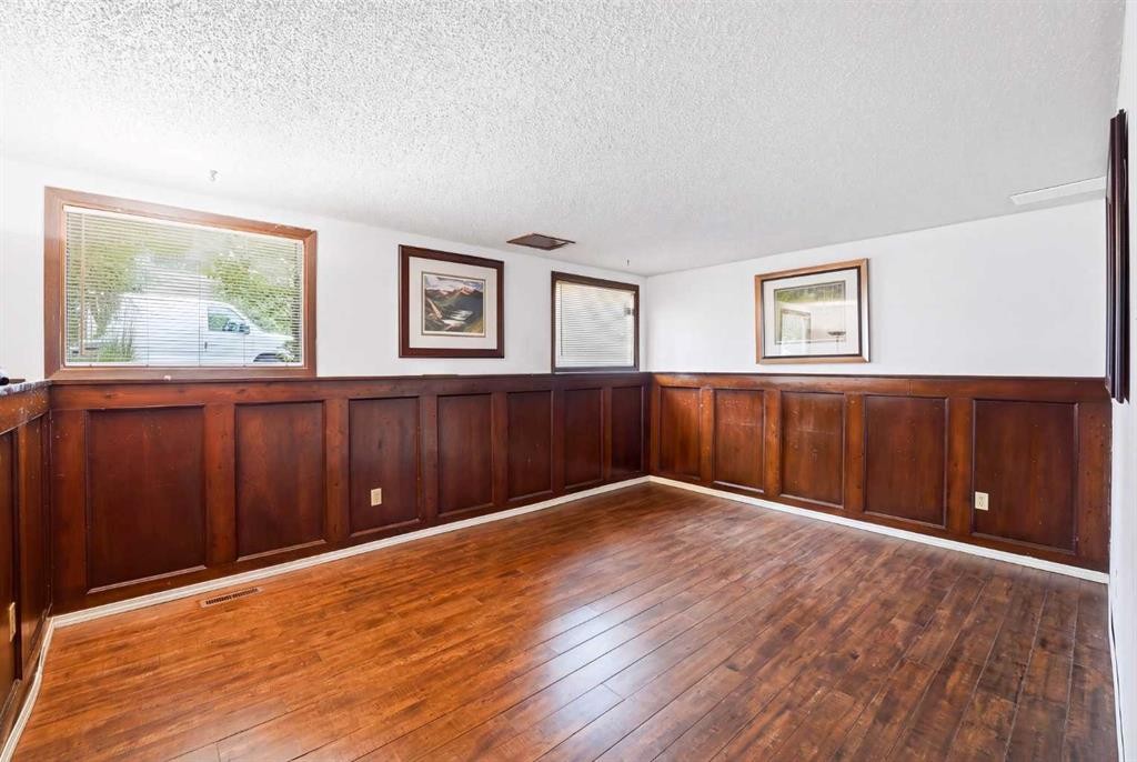 217 23 Avenue Ne, Calgary, AB - Indoor Photo Showing Other Room