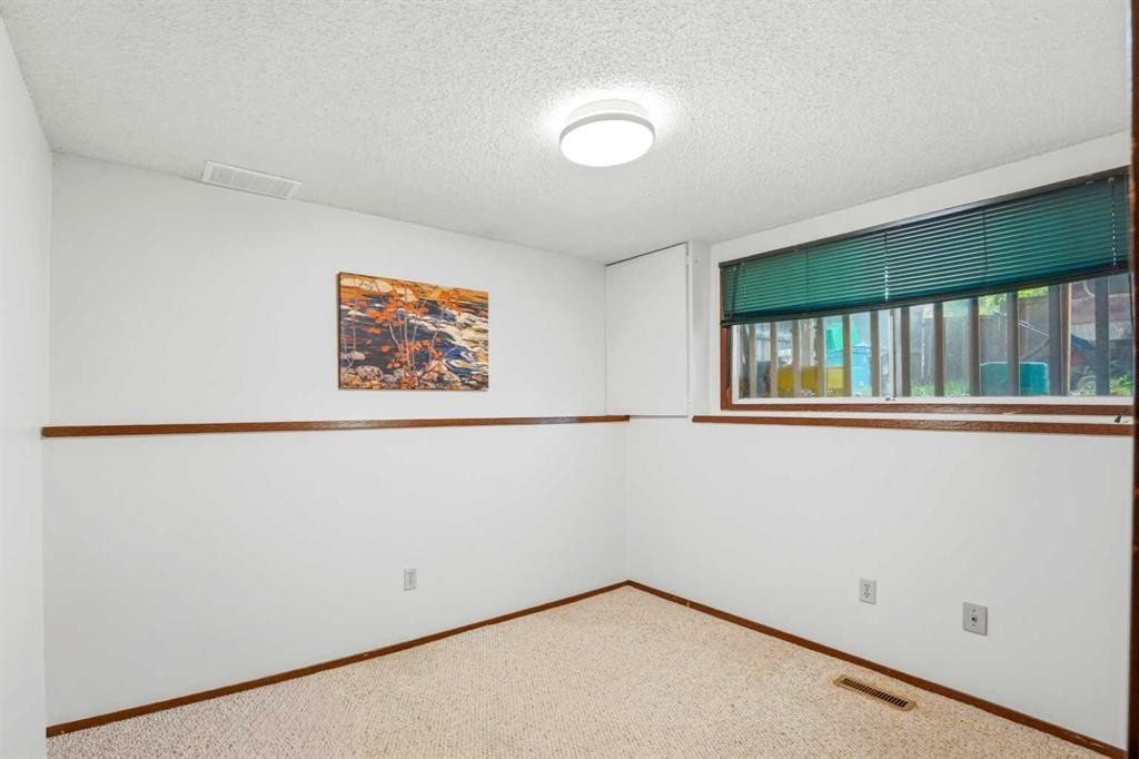 217 23 Avenue Ne, Calgary, AB - Indoor Photo Showing Other Room