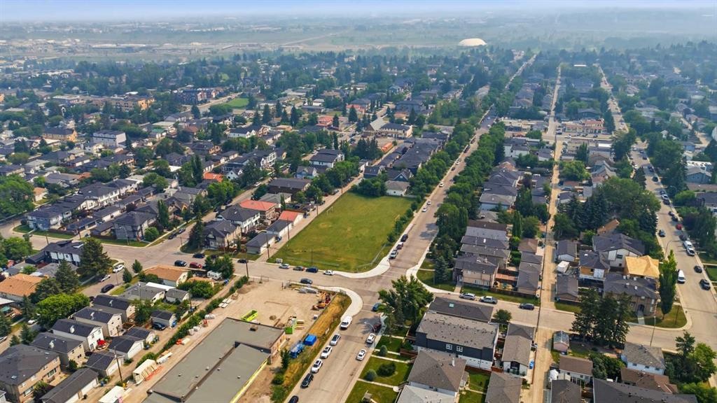 217 23 Avenue Ne, Calgary, AB - Outdoor With View