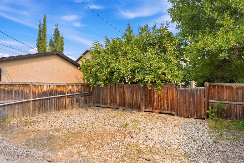 217 23 Avenue Ne, Calgary, AB - Outdoor