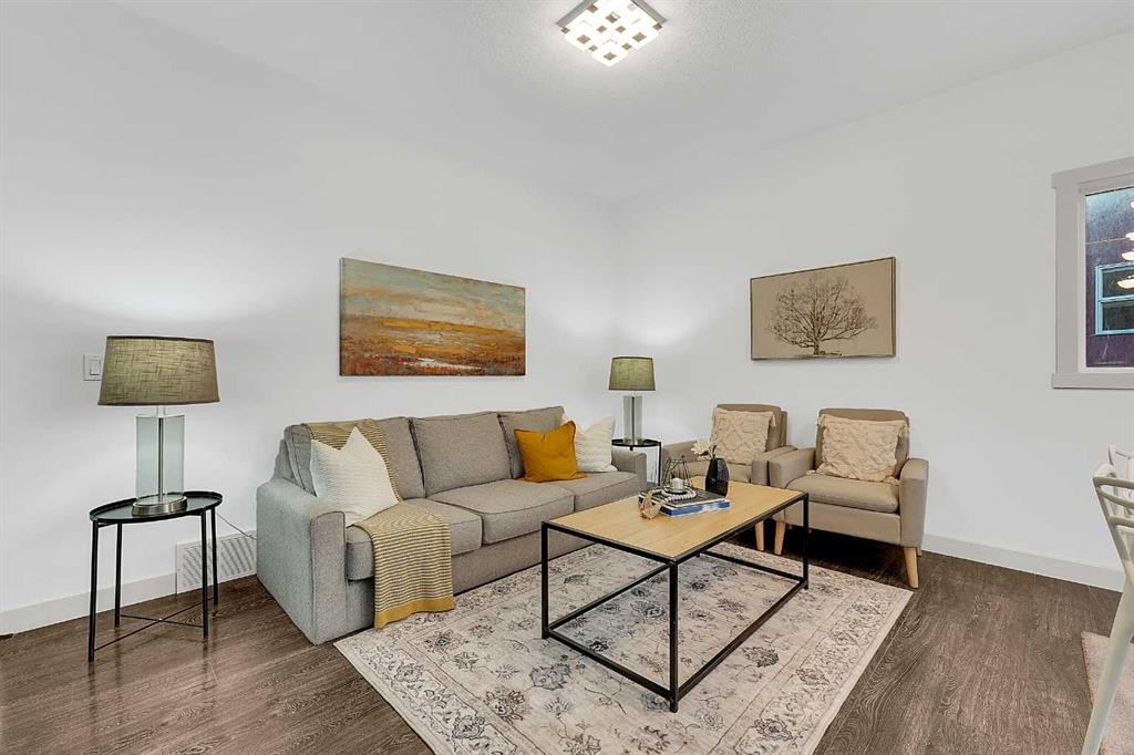570 Evanston Manor Nw, Calgary, AB - Indoor Photo Showing Living Room