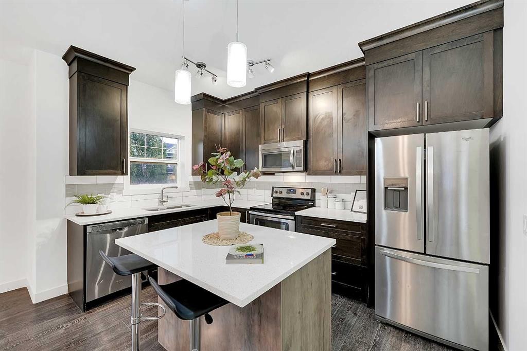 570 Evanston Manor Nw, Calgary, AB - Indoor Photo Showing Kitchen With Stainless Steel Kitchen With Upgraded Kitchen