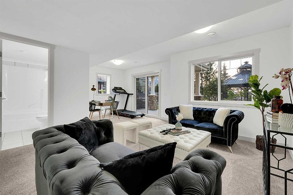 570 Evanston Manor Nw, Calgary, AB - Indoor Photo Showing Living Room