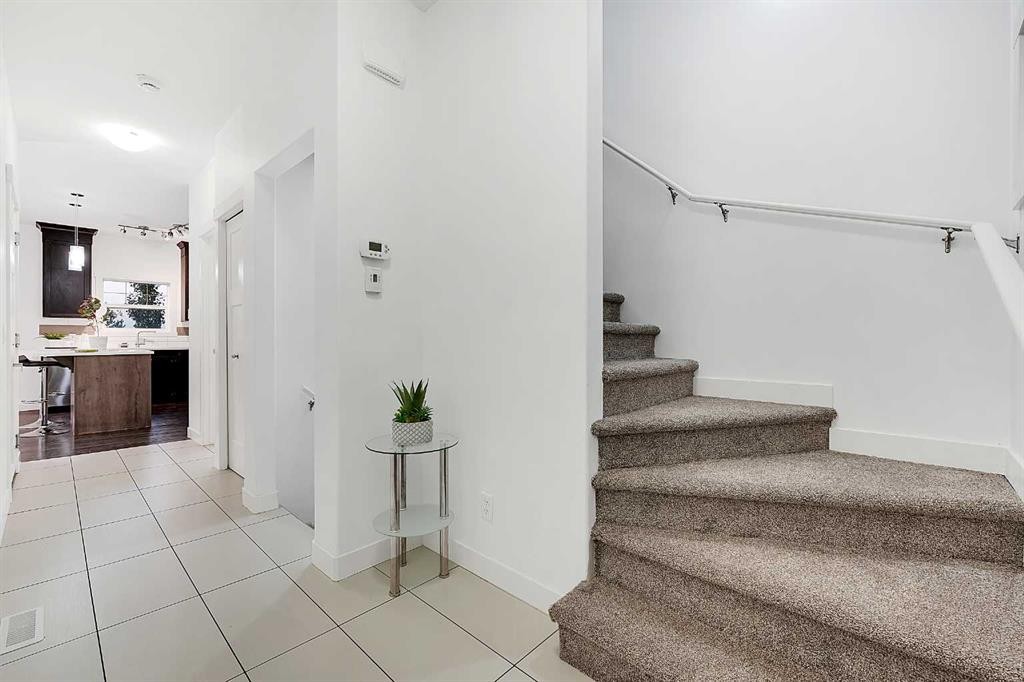 570 Evanston Manor Nw, Calgary, AB - Indoor Photo Showing Other Room