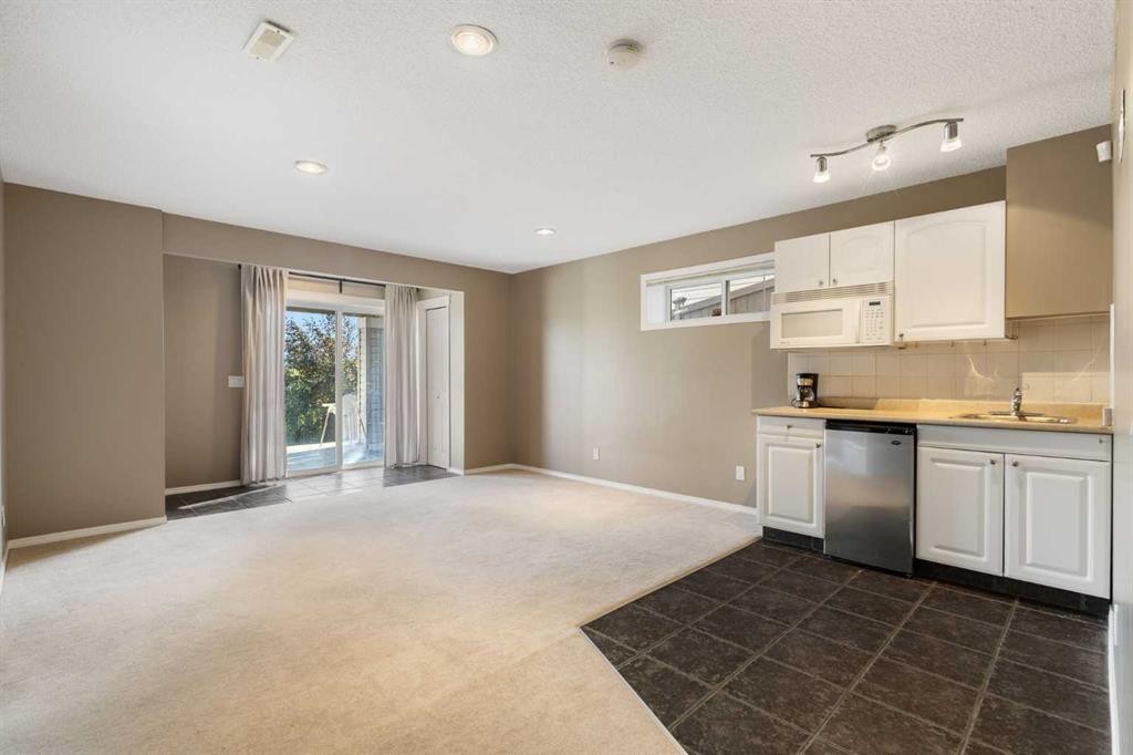 13 Tuscany Springs Circle Nw, Calgary, AB - Indoor Photo Showing Kitchen