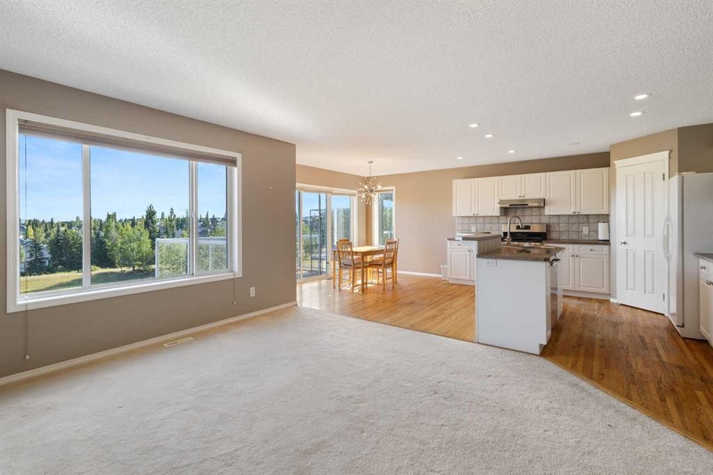 13 Tuscany Springs Circle Nw, Calgary, AB - Indoor Photo Showing Kitchen