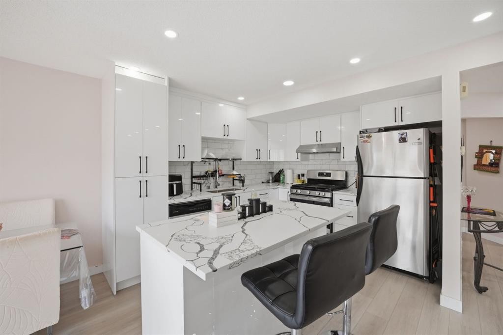 54 Saddlecreek Crescent Ne, Calgary, AB - Indoor Photo Showing Kitchen With Stainless Steel Kitchen With Upgraded Kitchen