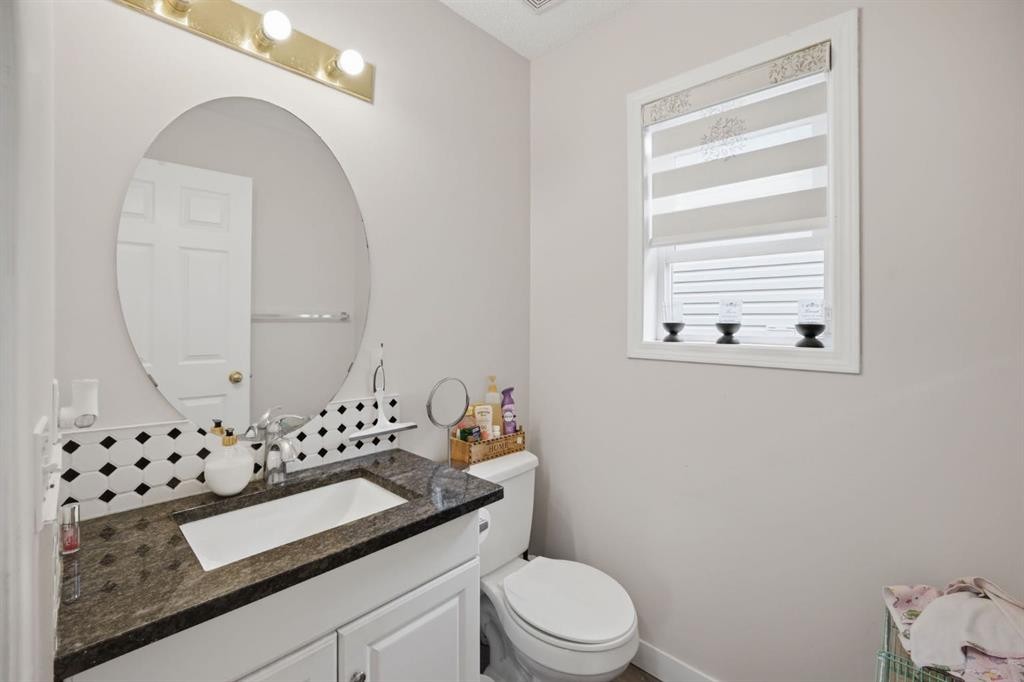 54 Saddlecreek Crescent Ne, Calgary, AB - Indoor Photo Showing Bathroom