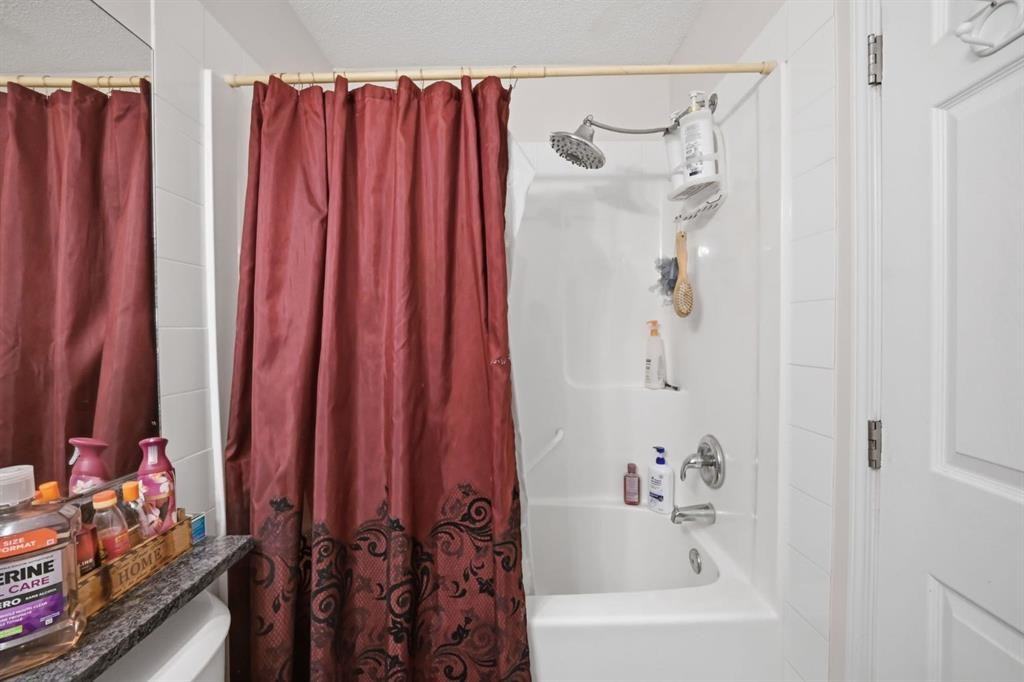 54 Saddlecreek Crescent Ne, Calgary, AB - Indoor Photo Showing Bathroom