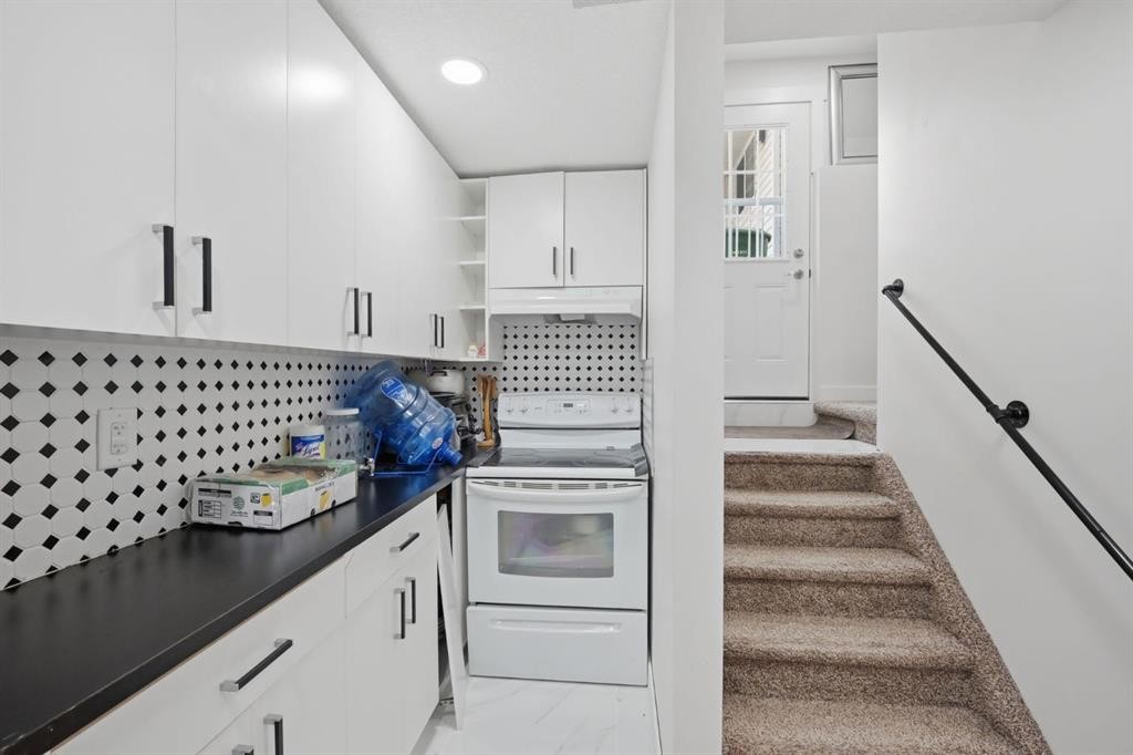 54 Saddlecreek Crescent Ne, Calgary, AB - Indoor Photo Showing Kitchen